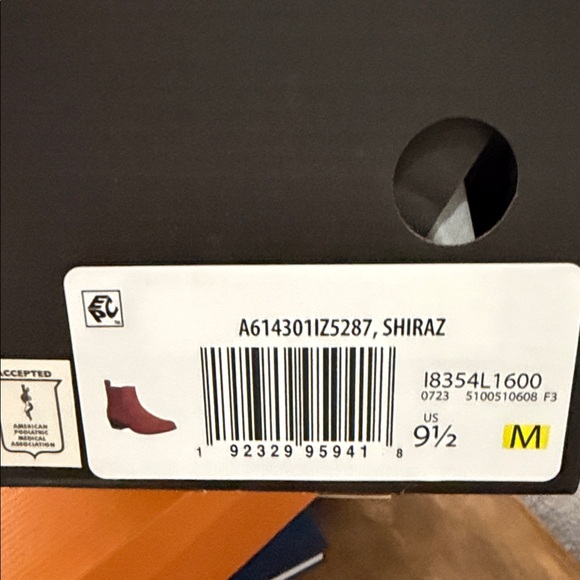 Women's Vionic Roseland Suede Ankle Boots size 9.5 New in Box - Picture 10 of 11